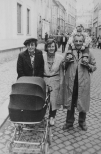 Milan Tichák with his wife, Milena, his daughter, Hana, and his grandchildren, 1990