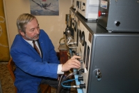 Oldřich Jirsák v laboratoři liberecké univerzity