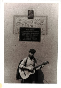 Na čundru u rodného domu Edvarda Beneše, Kožlany, 1976