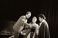 Miloslav Nekvasil se sólisty Zdenkou Divákovou a Jiřím Zahradníčkem při zkoušce opery Tosca  / Ostrava / 1960