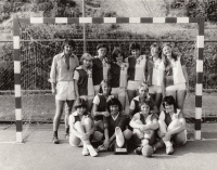 Antonín Kábele s házenkářkami