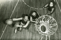 Jiří Zídek (vlevo s míčem) na archivní fotografii