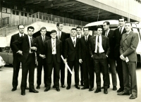 Jiří Zídek (pátý zleva) na archivní fotografii