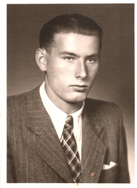 Ladislav Hladík v osmnácti letech (1945). Ten samý rok mu přišel povolávací rozkaz k nástupu na opevňovací práce