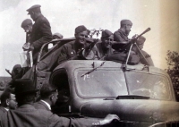Příjezd vojáků Rudé armády do Luk nad Jihlavou (9. 5. 1945)