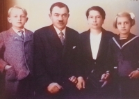 Rodina Čermákových v roce 1938. Otec krátce nato mobilizoval a rodina chtěla mít společnou fotografii, kdyby se nevrátil.