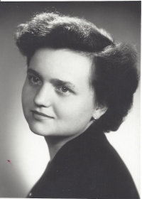 Květa Hamplová – photo from 1952 