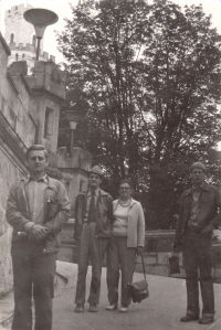 Rodiče Vlasty uprostřed, manžel Mirek vepředu, syn vzadu 