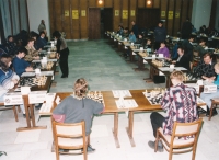 Květa Eretová during chess simul, Znojmo 1998