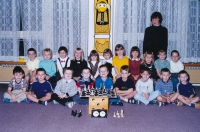 Květa Eretová and the children graduates of a kindergarten chess club, 2000