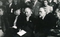 Anglie za války, Edvard Beneš, Hana Benešová, Yvetta v bílých šatech vpravo