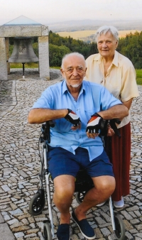 Mrs. Housková and Mr. Houska, Hojná voda. 2018