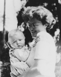 Joachim Mewes s matkou 1948