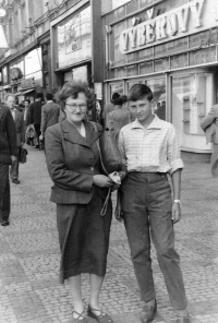 Joachim Mewes s matkou Editou, Praha 1965