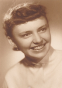 Věra Rolečková v červnu 1955