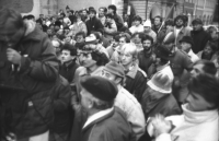 Hynka Faschingbauera, který rozhýbal občany Domažlic, obklopili lidé na zcela zaplněném náměstí ze všech stran 