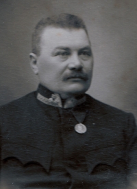 Josef Gruber, dědeček z otcovy strany, policejní inspektor