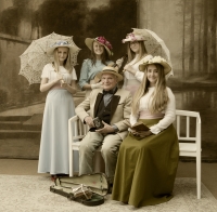 Tým z projektu Příběhy našich sousedů s Tomášem Podaným v ateliéru Seidl