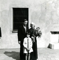 S rodinou po získání doktorátu na FF UK - 1978