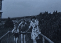 Zdeňka Svobodová se syny (asi 70. léta)