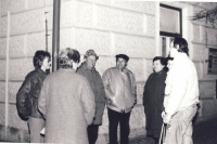 November 17, 1990. Chief officials of the Civic Forum in Přibyslav. In the middle in a lighter jacket there is Mojmír Novotný, the main figure of the Civic Forum and later also the mayor, the classmate and the good friend of Ladislav Hladík.