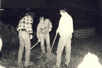 V den prvního výročí svobody 17. listopadu 1990 rozhodlo OF o zasazení lípy svobody za sochou sv. Václava