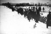 Jak to vypadalo při kopání zákopů "Panzergraben" na Moravě? Takto to předváděla německá propaganda v kinech. Skutečnost byla ale mnohem horší