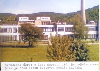 V těchto místech se Ladislav Hladík dva dny ukrýval, dnes je zde podnik Lachema