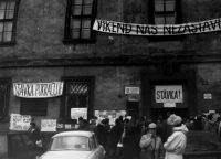 Plakát ze sametové revoluce v Praze