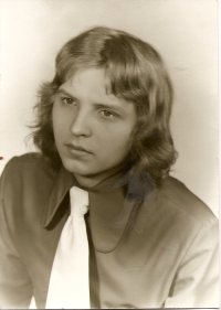 Jan Mesarč na maturitním tablu, 1975