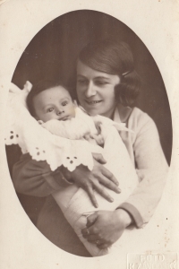 Hedvika Huschová s prvorozeným synem Richardem