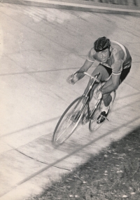 Jiří Daler při stíhacím závodě zhruba v období tokijské olympiády, 1964