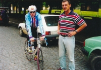 Jiří Daler jako trenér juniorů při závodě v Terezíně, 90. léta