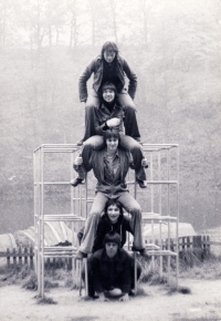 Miloslav Trégl (druhý shora) s přáteli ve věku 15 let