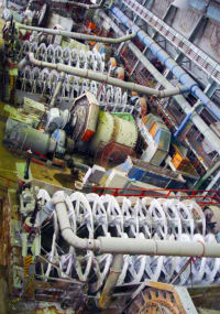 Mlýnice s kulovými mlýny a spirálovými klasifikátory v chemické úpravně