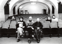 Art kino Laputa, Olomouc, uprostřed Petr Michálek, rok 1998