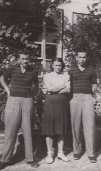 Zleva Karel Miláček, matka Antonie a bratr Zdeněk