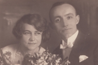 Svatební foto rodičů, Johann Husch a Hedvika, rozená Weissová