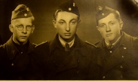 Nucené práce, pamětník s dalšími studenty, 1944