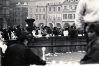 Náměstí v Českých Budějovicích v listopadu 1989 (tehdy Žižkovo, dnes Přemysla Otakara II.)