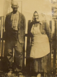 Manželé Zemanovi, rodiče první ženy pamětníka, označení jako kulaci. 