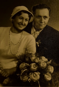 The witness's wedding in 1962 with his second wife. It was the witness's love of youth. He had to say goodbye to her once, because her parents were looking for a man who would take care of her family farm along with her. But when his first wife died after the birth of his third son, he returned to his love, and this time there was nothing to stop the marriage.