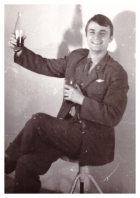 Miroslav Kučera paroduje reklamu na Kofolu 