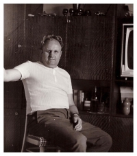  Otec Miroslava Kučery mjr. Miroslav Kučera, zástupce náčelníka Okresní správy SNB Blansko a náčelník okresní kriminálky (1989)