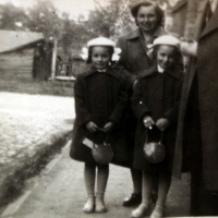 Marie Veselá with her daughters