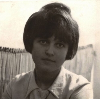 Dana Paulová, dobová portrétní fotografie, Praha 1967
