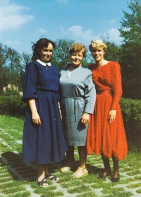 S maminkou (50 let) a sestrou, 1988