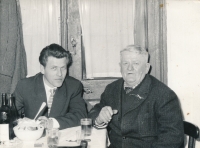 Pamětníkův bratr Jaroslav Beránek (vlevo) s panem Fialou