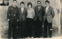 Václav Kiršner se svými sourozenci v roce 1962, zleva: Václav, Jiří, Milada, Mirek, Jaroslav