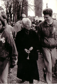Jindřich Vedlich vedle Olgy Havlové při návštěvě Havlových v Hradci Králové, leden 1990